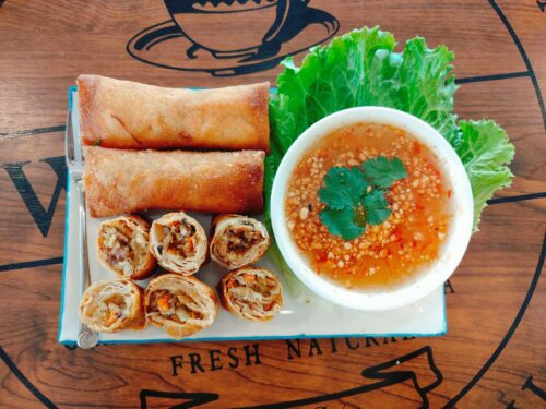 พก. โดย ศพอ.บ้านทองพูนเผ่าพนัส   จัดโครงการฝึกอบรมและส่งเสริมอาชีพให้แก่คนพิการ หลักสูตร “ปอเปี๊ยะทอด”
